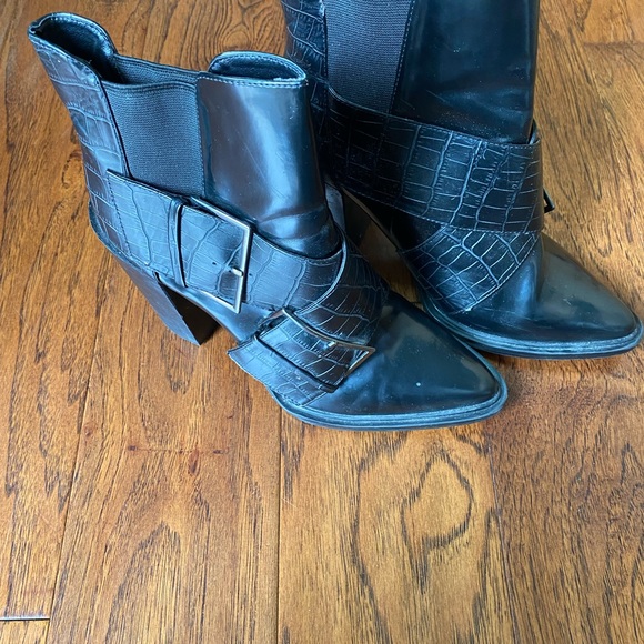Zara rubber high heel bootie with buckle size 39, fits like an 8.5 - Picture 3 of 8